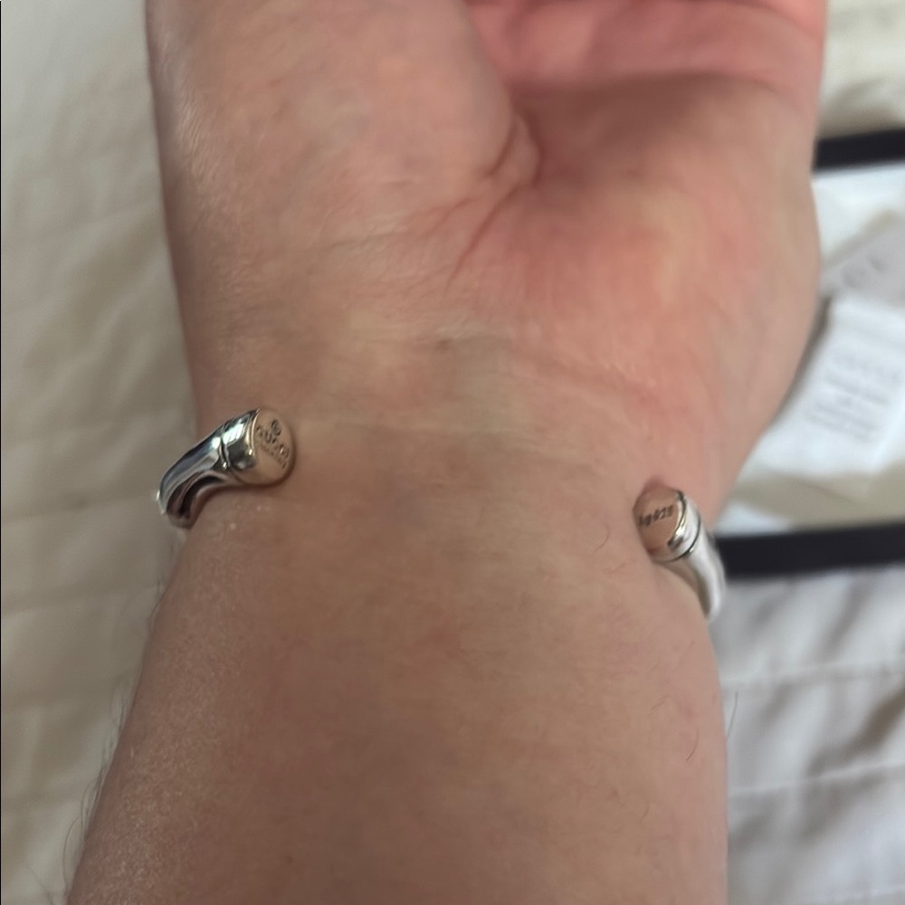 Gucci Silver Bamboo-Inspired Bracelet box is damaged women’s/mens - Picture 7 of 8